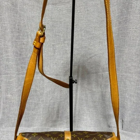 **Authentic** Louis Vuitton Saumur 30 - Picture 6 of 15